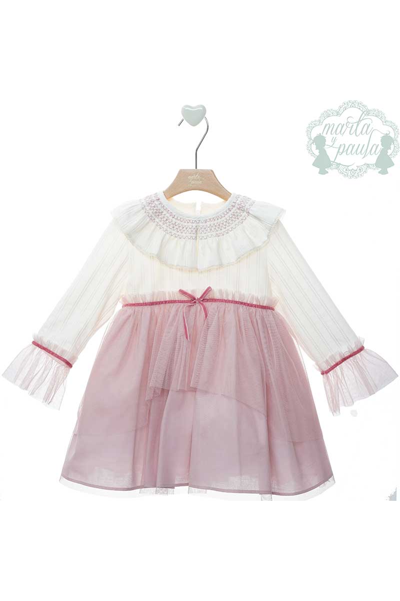 Vestido para niña en color rosa empolvado de la marca Marta y Paula.