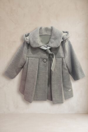 Abrigo para bebé niña en color topo de la marca Martin Aranda, perfecto para fiestas y paseos diarios.