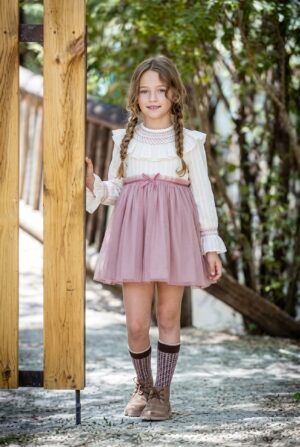 Vestido para niña en color rosa empolvado de la marca Marta y Paula.