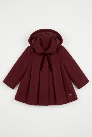 Abrigo para bebé niña en color granate de la marca Martin Aranda, perfecto para fiestas y paseos diarios.