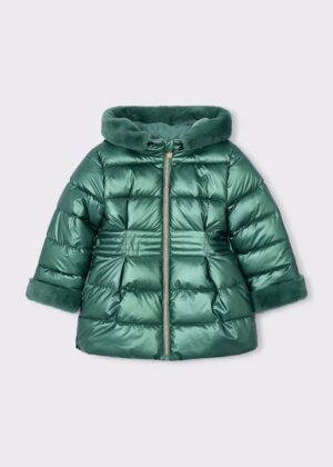 Chaquetón metalizado de pelo para niña en color laurel de la marca Mayoral, ideal para eventos y paseos diarios.