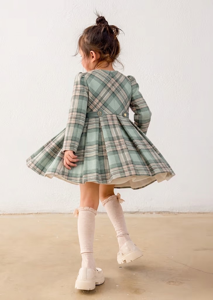 Vestido niña color Anis ART.4923 Mayoral Vestido para niña en color anís de la marca Mayoral, ideal para celebraciones y paseos.