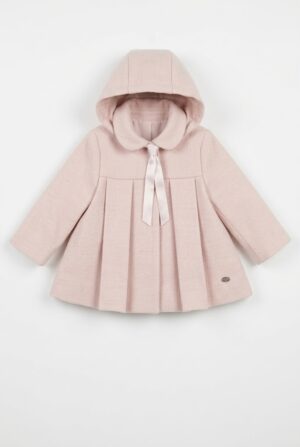 Abrigo para bebé niña en color rosa de la marca Martin Aranda, perfecto para fiestas y paseos diarios.
