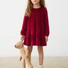 Vestido para niña en color rojo de la marca Mayoral, ideal para celebraciones y paseos.