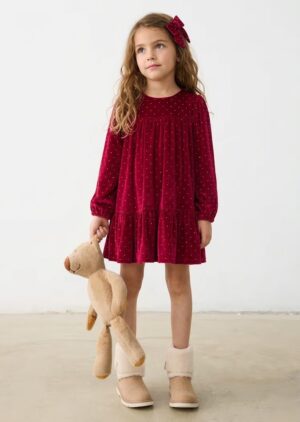 Vestido para niña en color rojo de la marca Mayoral, ideal para celebraciones y paseos.