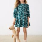 Vestido para niña en color nenúfar de la marca Mayoral, perfecto para celebraciones y paseos.