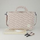 Bolsa canastilla tipo mochila Gala en color cerise rosa de la marca Walking Mum, ideal para paseos urbanos y para el carrito.